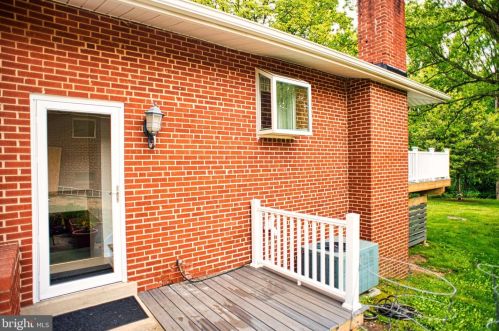 6709 Jerome St, Springfield, VA 22150-2009