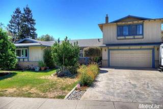 537 Zinfandel Dr, Escalon, CA 95320-1519