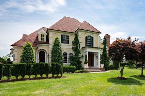10 Nature Ln, Huntington, CT 06484-4220