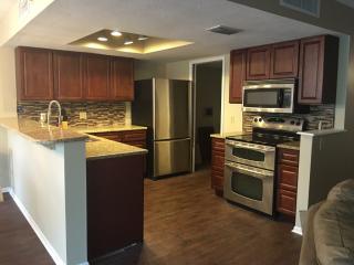 8713 Como Lake Dr, Jacksonville, FL 32256-8431