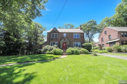 70 Hamilton Rd, Ridgewood, NJ 07450-1103