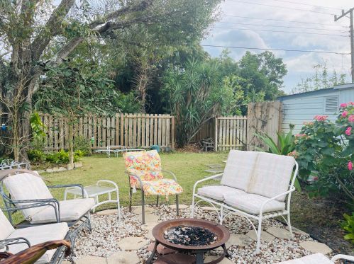6980 Ridgeway Ter, Hobe Sound, FL 33455-6043