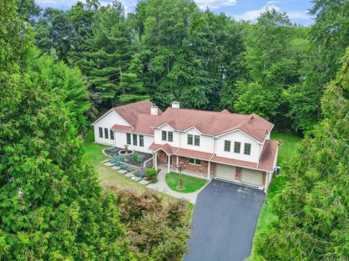 471 Bonnie Ct, Yorktown Hgts, NY 10598-2001