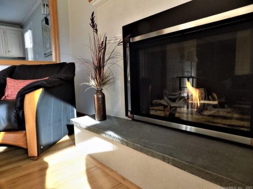 282 Hayden Sta Rd, Windsor CT 06095-1407 exterior