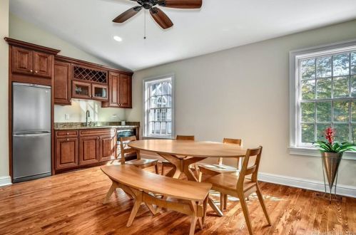 323 Smith Ridge Rd, New Canaan CT  06840-3625 exterior