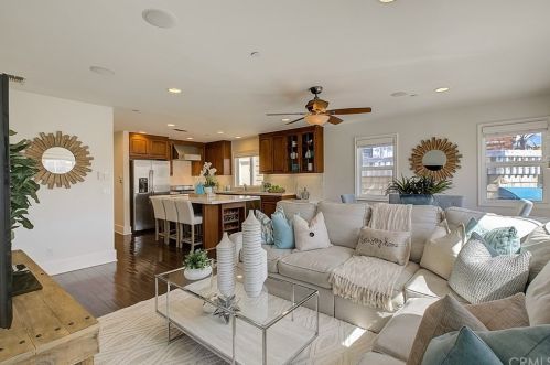 211 43rd St, Newport Beach, CA 92663-2946