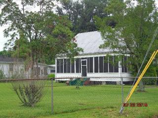111 Killona Dr, Hahnville LA  70057-3067 exterior