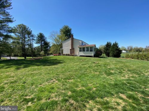 10624 Cavalcade St, Great Falls VA  22066-2427 exterior