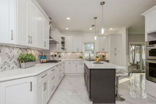 57 Bobwhite Ln, Hicksville NY  11801-4520 exterior