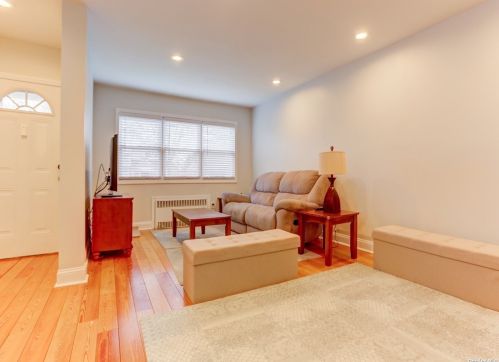 90-33 221st Pl, Jamaica, NY 11428-2510