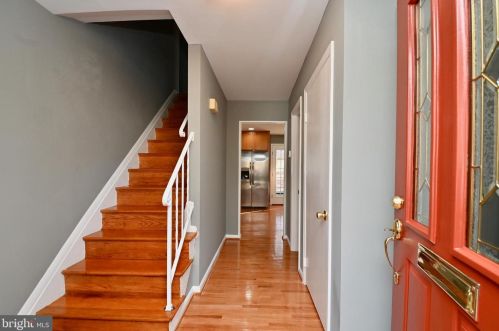6153 Roxbury Ave, Springfield VA  22152-1625 exterior