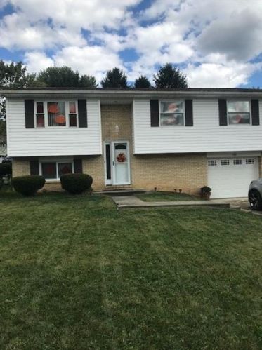 160 Van Dr, South Connellsville, PA 15425-1852