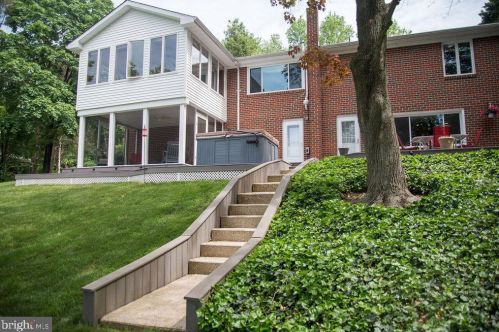 61 Lakeview Dr, Pilesgrove NJ 08098-2081 exterior