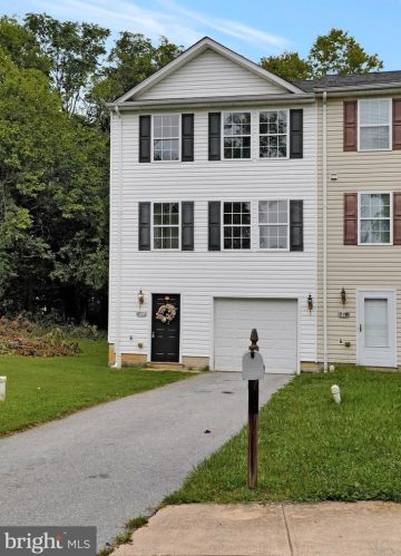 212 Ann St, Charles Town WV  25414-1604 exterior