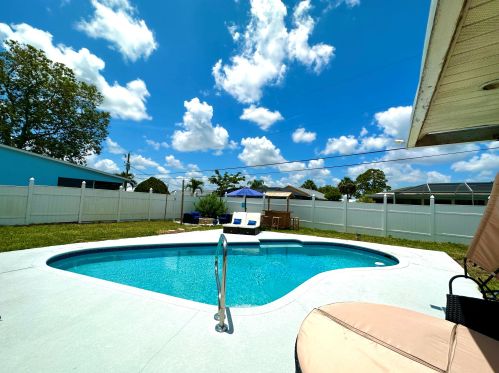 2062 Floresta Dr, Fort Pierce FL  34984-4706 exterior