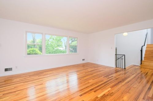 91 Harvard Rd, Scarsdale, NY 10583-6756