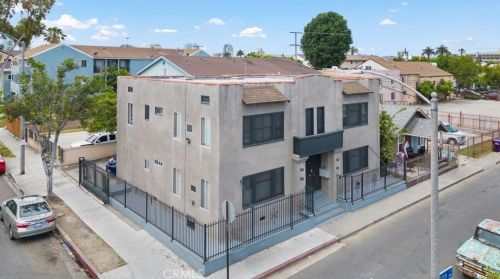 930 11th St, Long Beach, CA 90813-3577