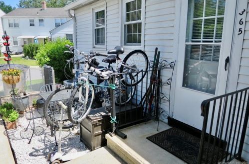 365 Sylvan Knl Rd, Stamford CT  06902-5348 exterior