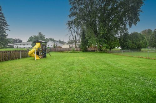 1511 Sandy Ln, Watertown, WI 53098-1610