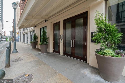 105 12th St, Philadelphia PA  19107-4809 exterior