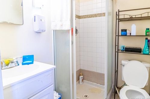 28 Oak St, Norwich CT  06360-5111 exterior