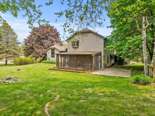 1410 Whitewater Dr, Manitowoc WI 54220-9437 exterior