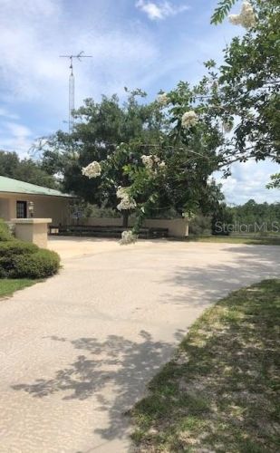 6737 180th Avenue Rd, Ocklawaha FL  32179-7002 exterior
