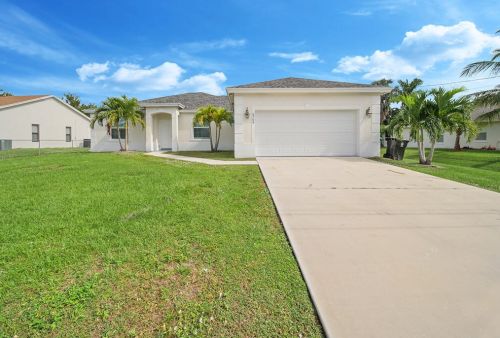6709 Dorothy St, Fort Pierce, FL 34983-1411