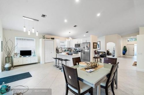 9796 Lemonwood Dr, Boynton Beach FL  33437-5452 exterior
