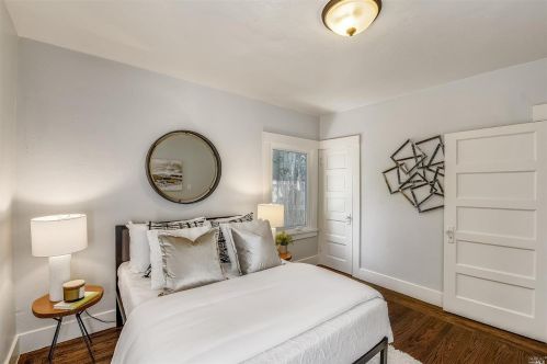 5044 Fairfax Ave, Oakland CA 94601-5811 exterior