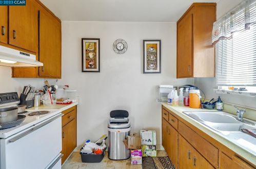 3201 Arkansas St, Oakland CA 94602-3707 exterior