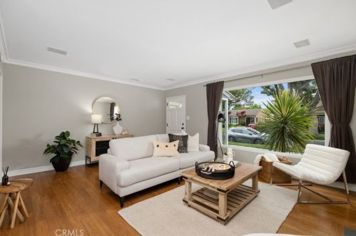 5212 Walkerton St, Long Beach, CA 90808-1858