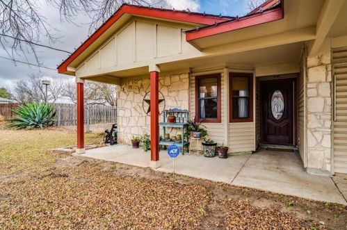 103 Branch View Dr, Uhland, TX 78640-9216