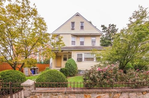 52 Willow Dr, New Rochelle NY  10805-2307 exterior