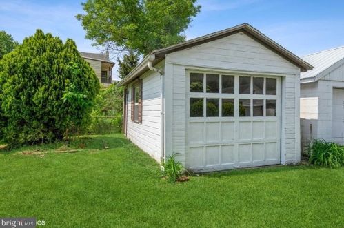 18 Jury St, Highspire PA  17034-1010 exterior