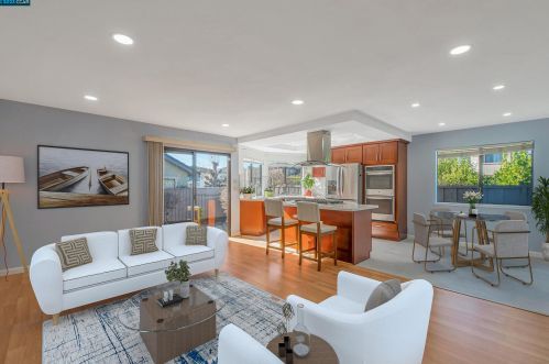 701 Begonia Dr, San Leandro CA  94578-3804 exterior