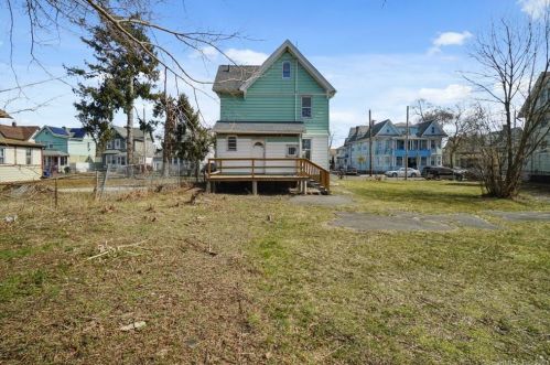 289 Carroll Ave, Bridgeport CT  06607-1801 exterior
