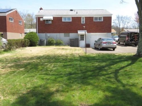 552 Lebanon Manor Dr, Pittsburgh, PA 15122-3225