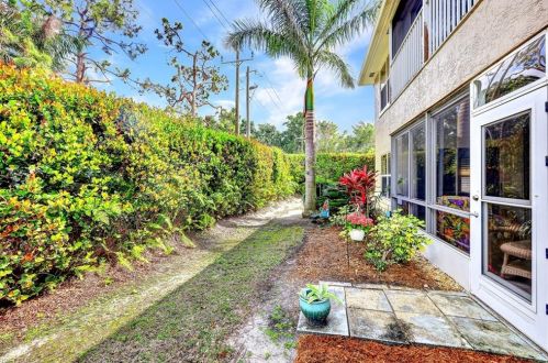 411 Emerald Bay Cir, Naples FL  34110-8681 exterior