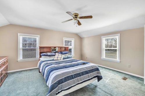 186 Margherita Lawn, Stratford CT  06615-7546 exterior