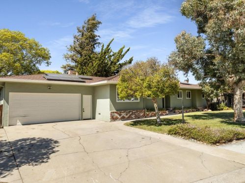 1070 Westward Dr, Hollister, CA 95023-5717