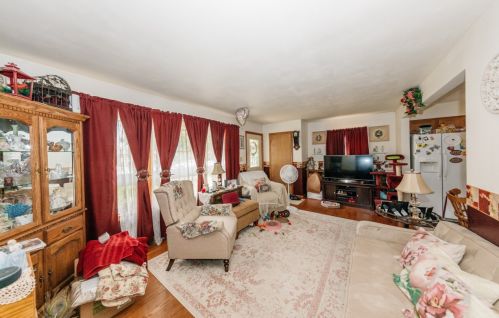 820 Beverly Ln, West Bend, WI 53090-2325