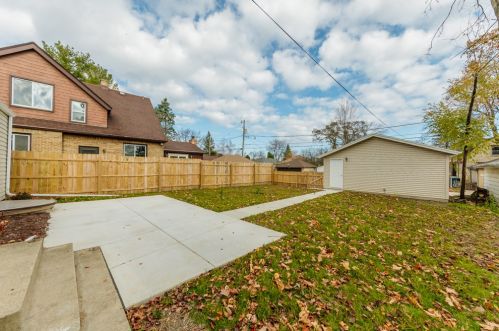 4886 Mohawk Ave, Milwaukee WI  53217-5426 exterior
