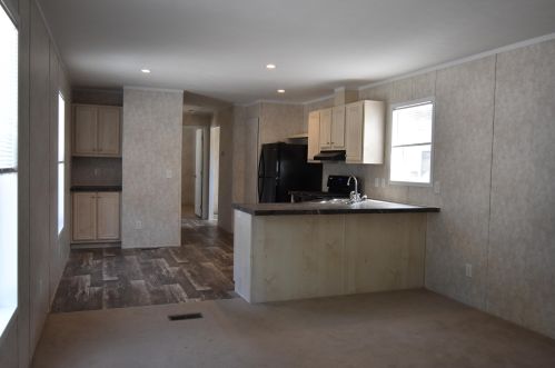 2 Friendship Dr, Salem NH  03079-3016 exterior