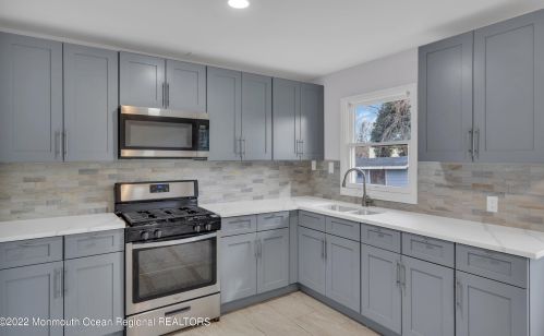 18 Oklahoma Dr, Jackson Twp NJ  08527-1502 exterior