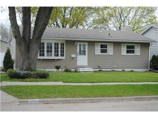 1348 Rainbow Blvd, Hiawatha, IA 52233-1942