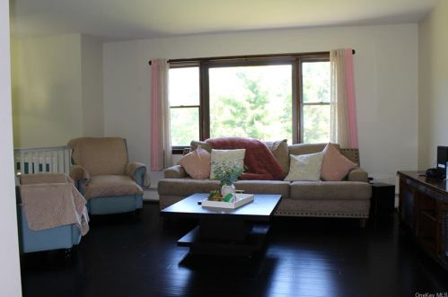 2 Sunrise Rdg, Florida NY  10921-3112 exterior