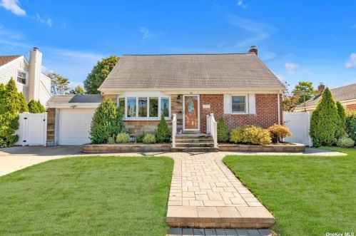 96 Bette Rd, Hempstead, NY 11554-1304