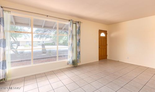 5542 Silver St, Tucson, AZ 85712-2218
