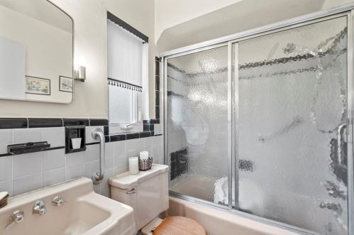 1517 Hawthorne St, Pittsburgh PA  15201-2026 exterior